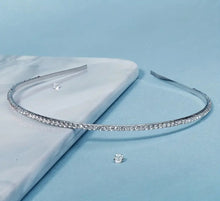 Cargar imagen en el visor de la galería, It&#39;s A HAIR-In Situation- Silver/ Rhinestones
