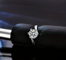 Load image into Gallery viewer, SNOWFLAKE- Moissanite Engagement Ring
