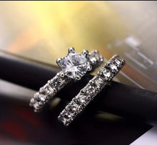 Load image into Gallery viewer, THE SCARLETT- 2pc Round Crystal Zircon Ring
