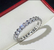 Load image into Gallery viewer, Winning Circle- Round Zircon/ Silver Plated
