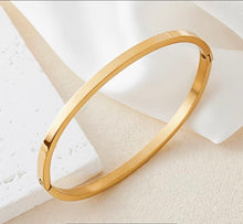 Cargar imagen en el visor de la galería, Simply STEEL! Stainless Steel Egg Shape Bangle
