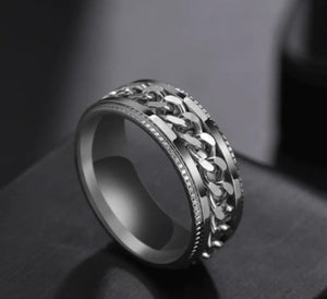 CHAIN In Black- Black Spinner Ring