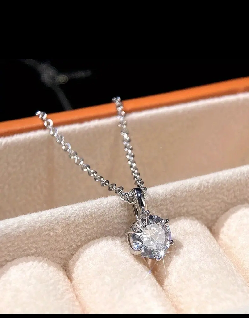 Sweet Love Zircon- round Zircon /925 Silver Plated Clavicle chain
