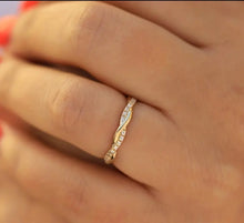 Load image into Gallery viewer, TWIST-her- Zircon/Silver Plated
