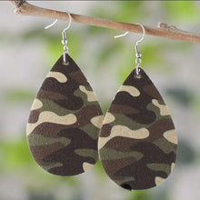 Cargar imagen en el visor de la galería, WARFaire- Camouflage Earrings
