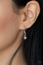 Cargar imagen en el visor de la galería, Undiluted Dazzle- Blue Necklace And Earrings
