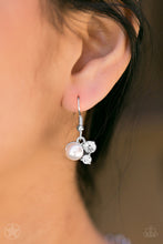 Cargar imagen en el visor de la galería, Toast to Perfection- Pearl(Bling) Necklace And Earrings
