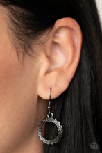 Cargar imagen en el visor de la galería, PIXEL Perfect- Black (Bling) Necklace And Earrings
