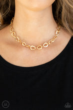 Cargar imagen en el visor de la galería, Urban Safari- Gold Choker And Earrings
