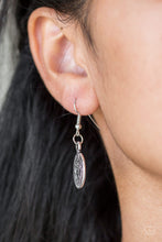 Cargar imagen en el visor de la galería, Walk The Plank- Silver Necklace And Earrings
