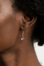 Cargar imagen en el visor de la galería, What GLOWS Up- Gunmetal/Silver Necklace And Earrings
